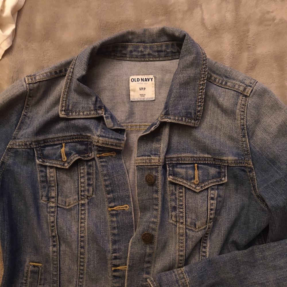 Dark wash jean jacket - Picture 3 of 3